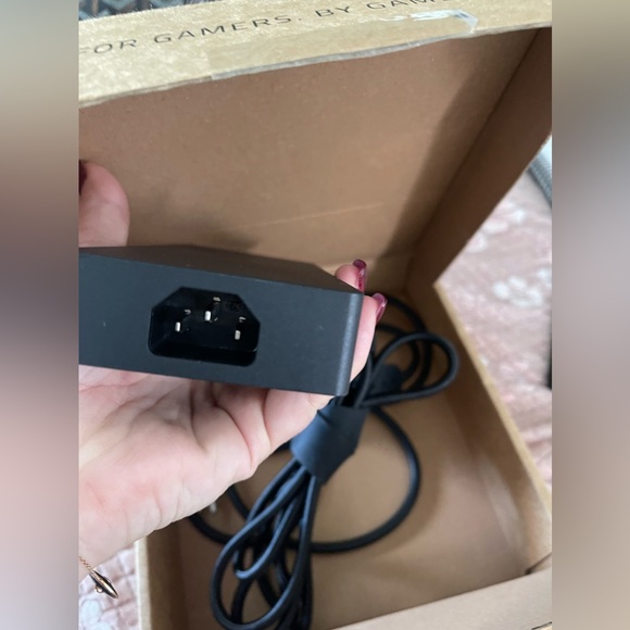 Razer Model No. : RC21-0169
Universal Dock
Rating : 20.0V --- 6.75A - Picture 6 of 14